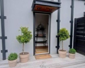 Apartment 6 - Haddin Court - Funky One Bedroom